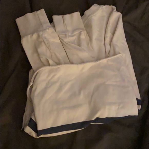 Brandy Melville Long Sleeve - Picture 2 of 3